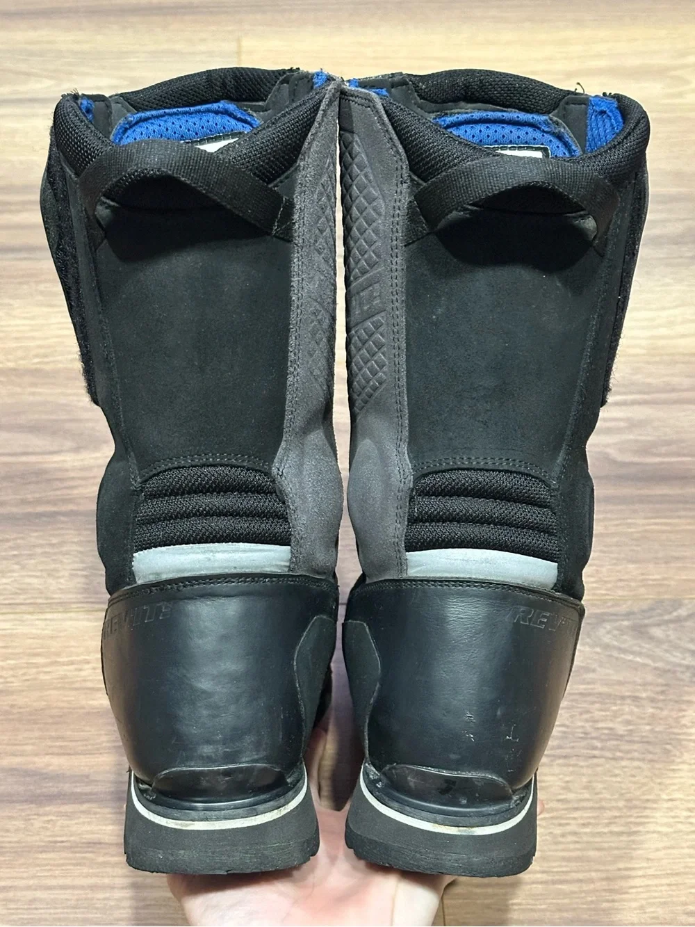 Rev’It Discovery GTX Boots in Black - Men’s Size 7